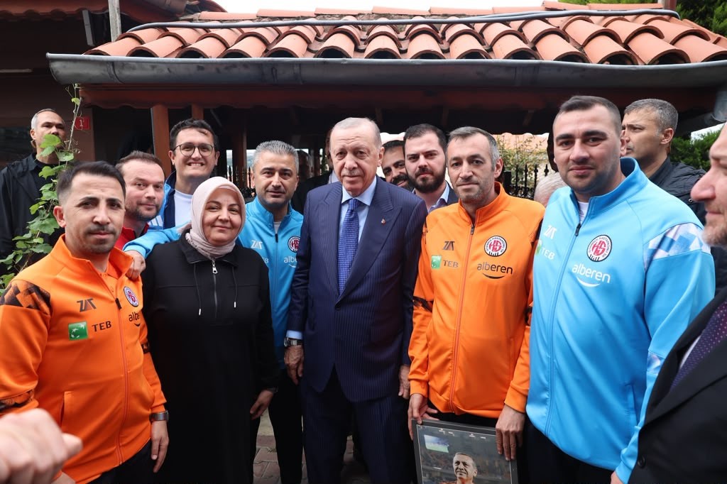 Cumhurbaşkanı Erdoğan, İstanbul Kastamonuspor yönetimini kabul etti
