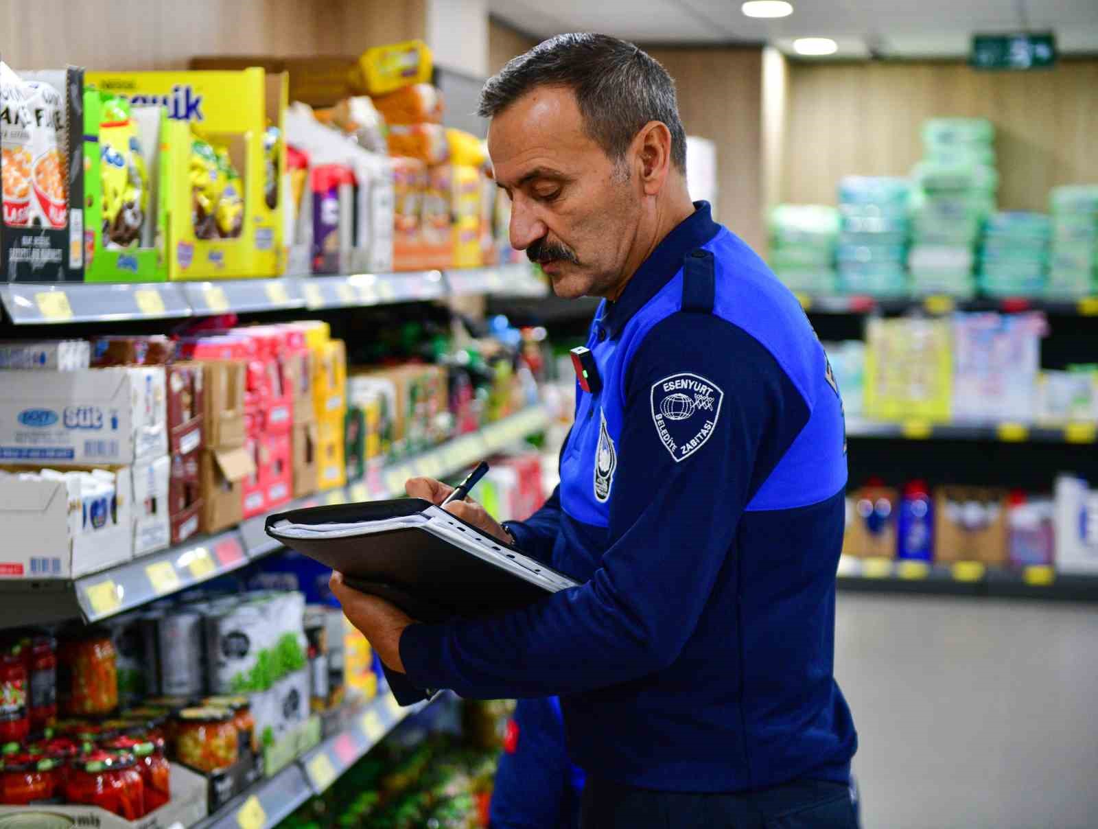 Esenyurt’ta marketlere sıkı denetim: Etiket fiyatları, son kullanma tarihleri ve hijyen şartları kontrol edildi
