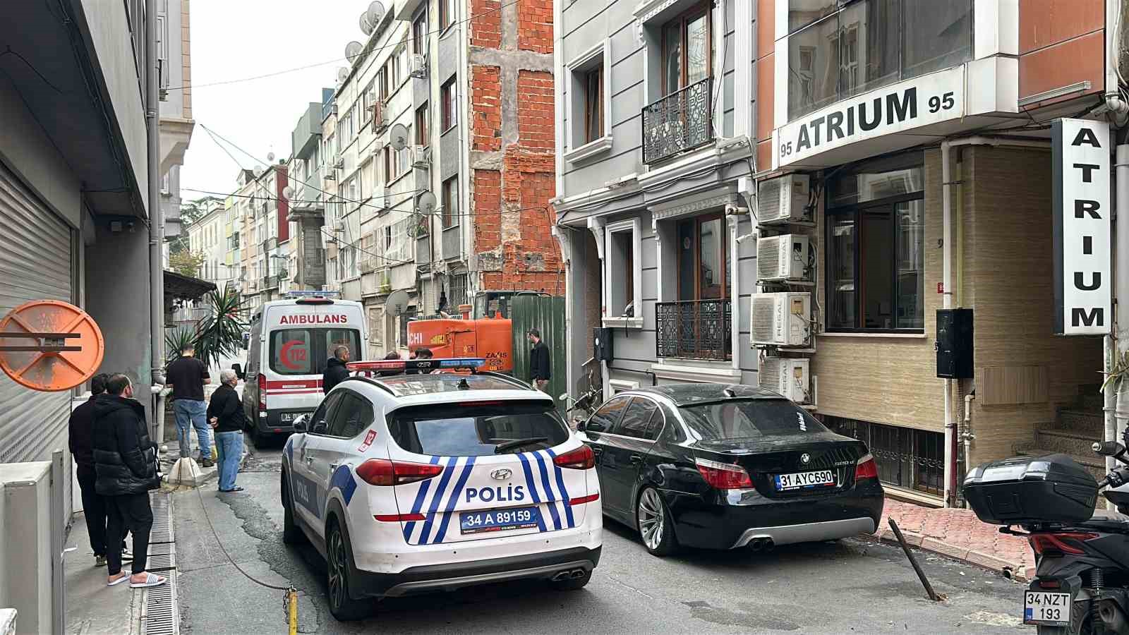 Şişli’de çatıya çıkan genç kadın apartman boşluğuna düşerek hayatını kaybetti