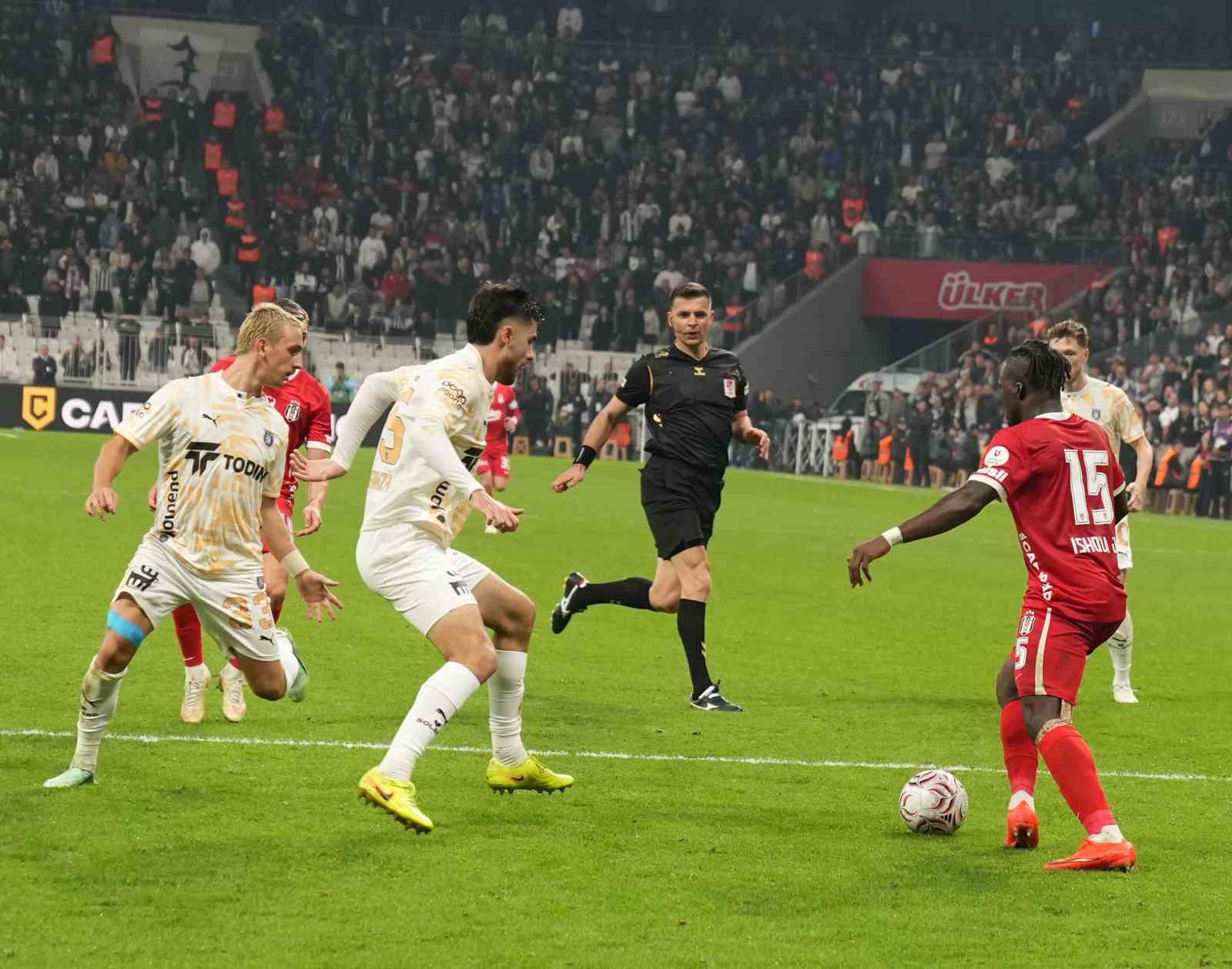 Trendyol Süper Lig: Beşiktaş: 2 - Başakşehir: 0 (Maç sonucu)
