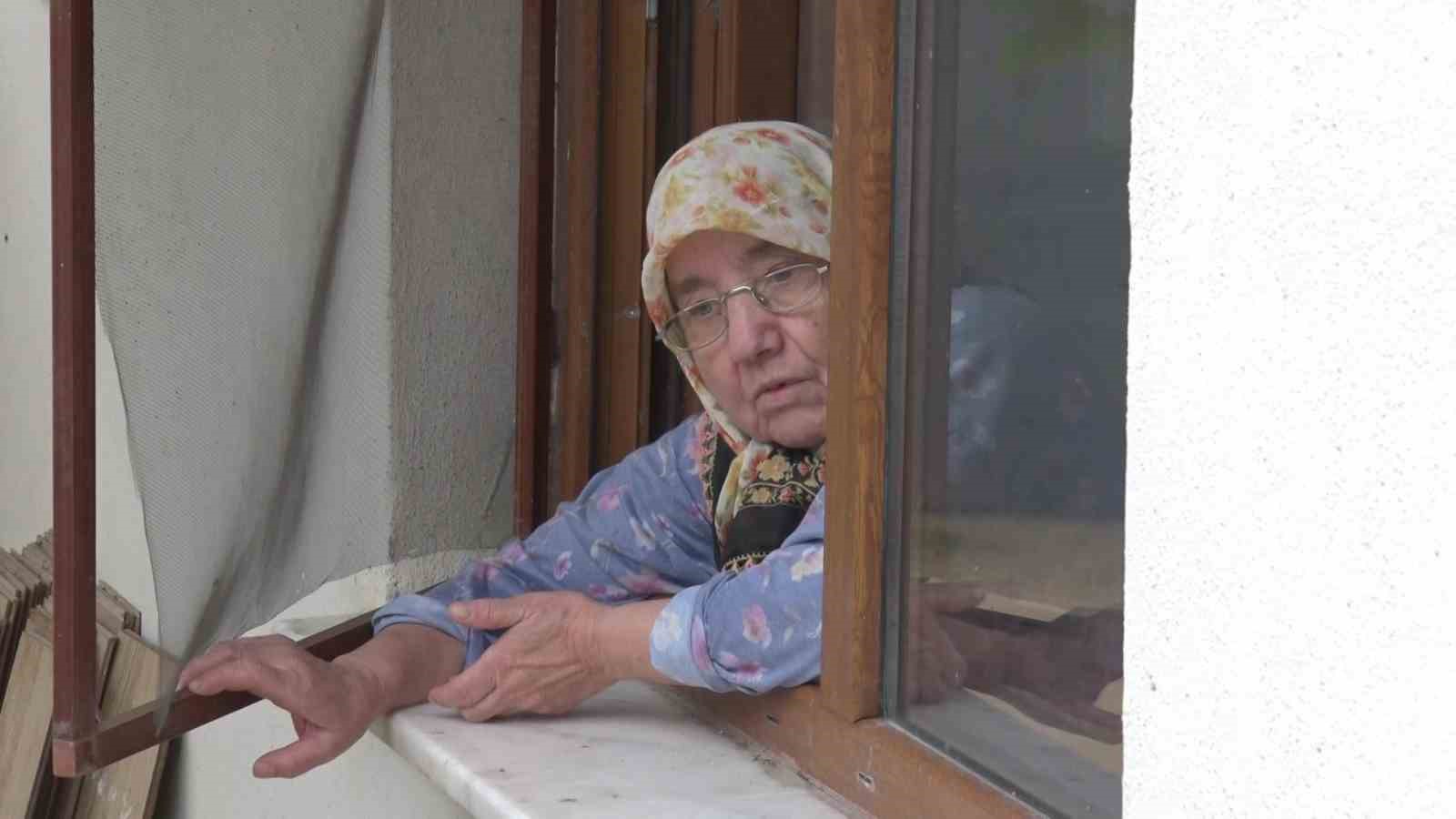 Şile’de evleri su bastı: 3 kardeş evde mahsur kaldı