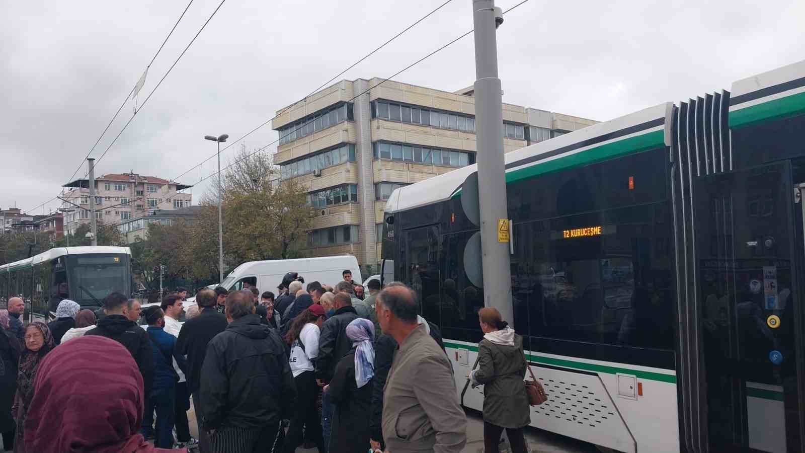 Tramvayın altında kalan kadın hayatını kaybetti
