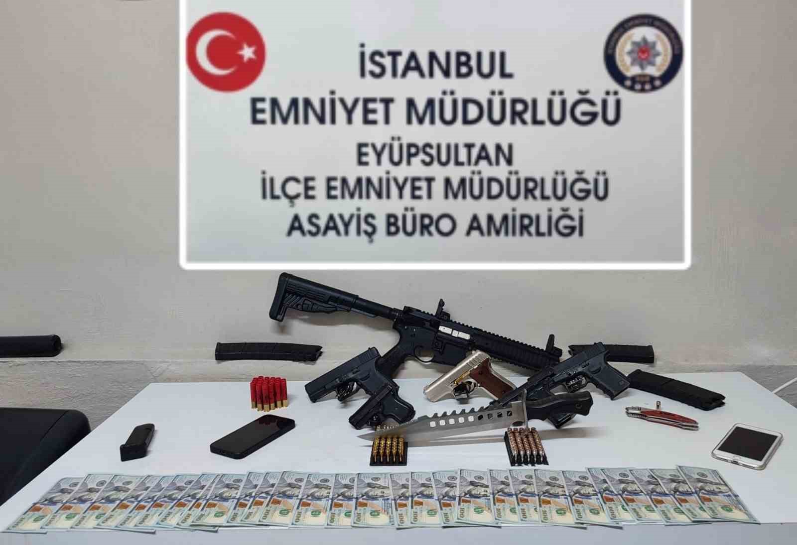 Eyüpsultan’daki silah ticareti operasyonunda çuvaldan otomatik tüfek çıktı: 2 şüpheli tutuklandı
