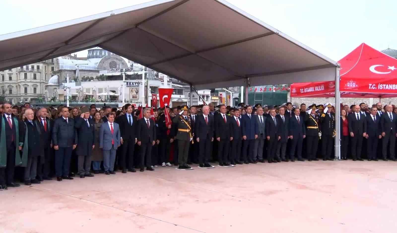 Taksim’de Cumhuriyet Bayramı öncesi tören düzenlendi
