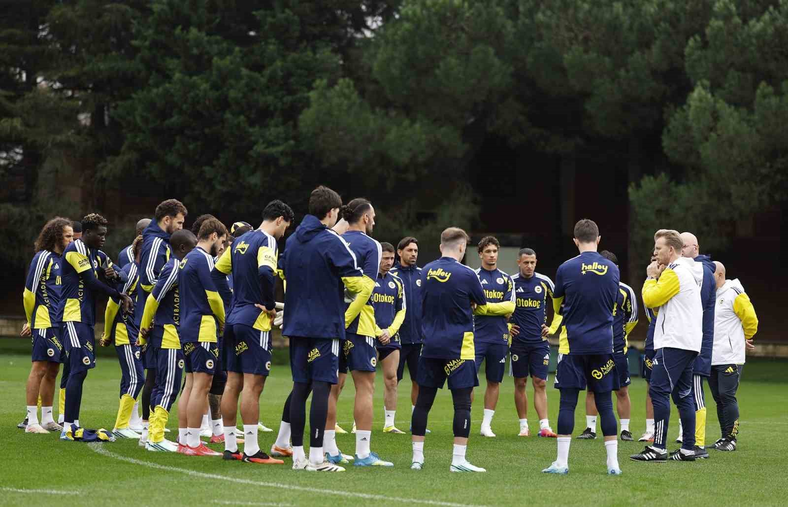 Fenerbahçe, Dirk Kuyt yönetiminde çalıştı