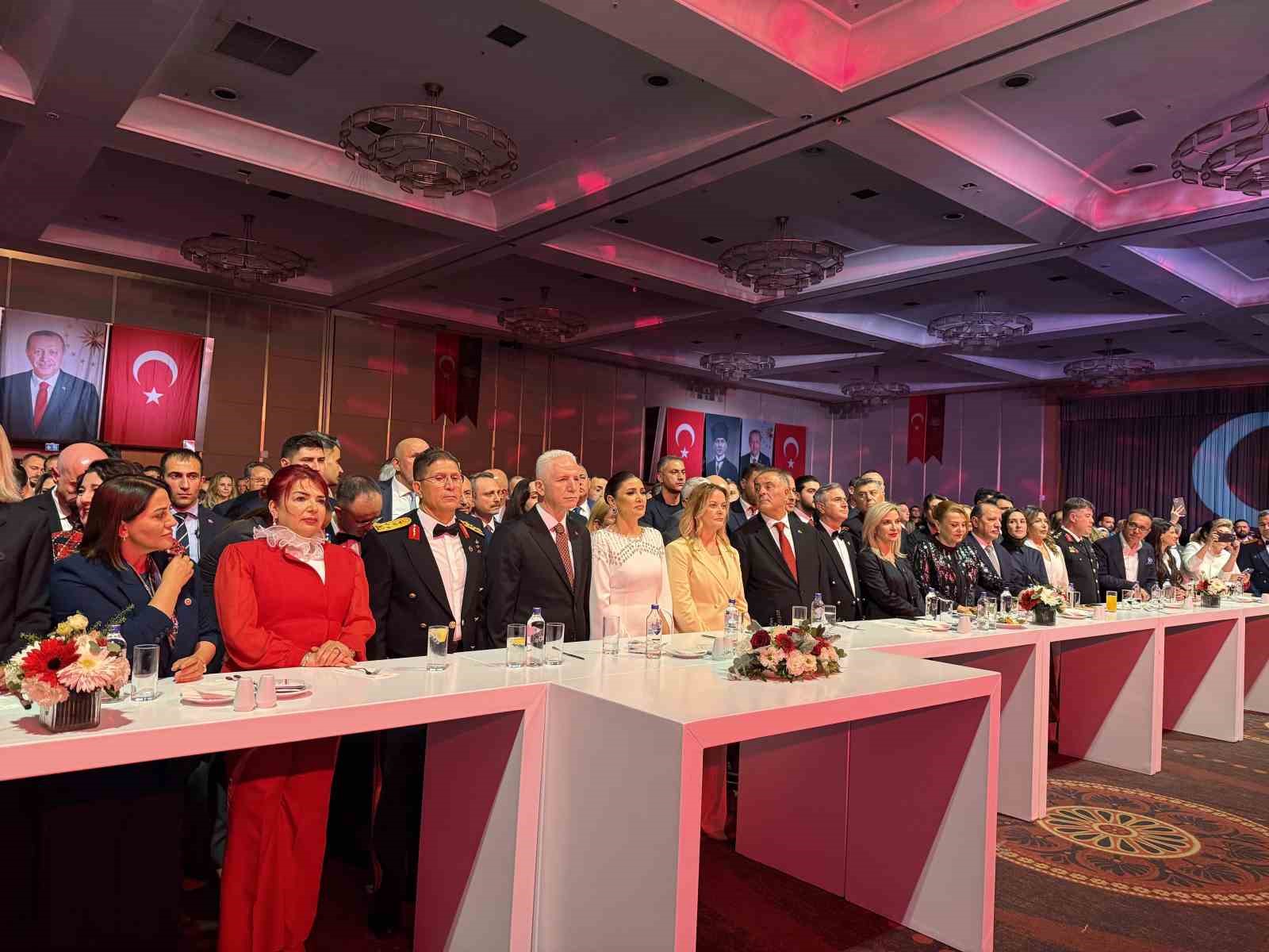 Vali Gül: "103 yıl önce aziz milletimiz; kendisini tarihten silmek isteyen emperyalizmin asırlık hesaplarını parçaladı"

