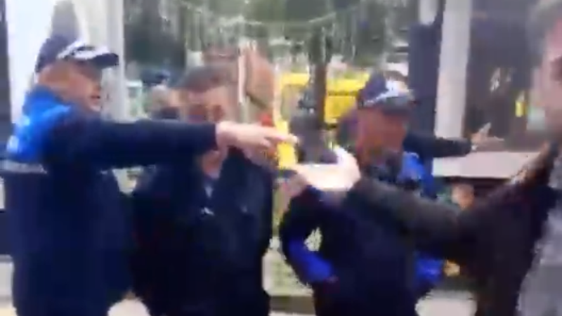 İzmit’te zabıta ile vatandaş arasında gerginlik!