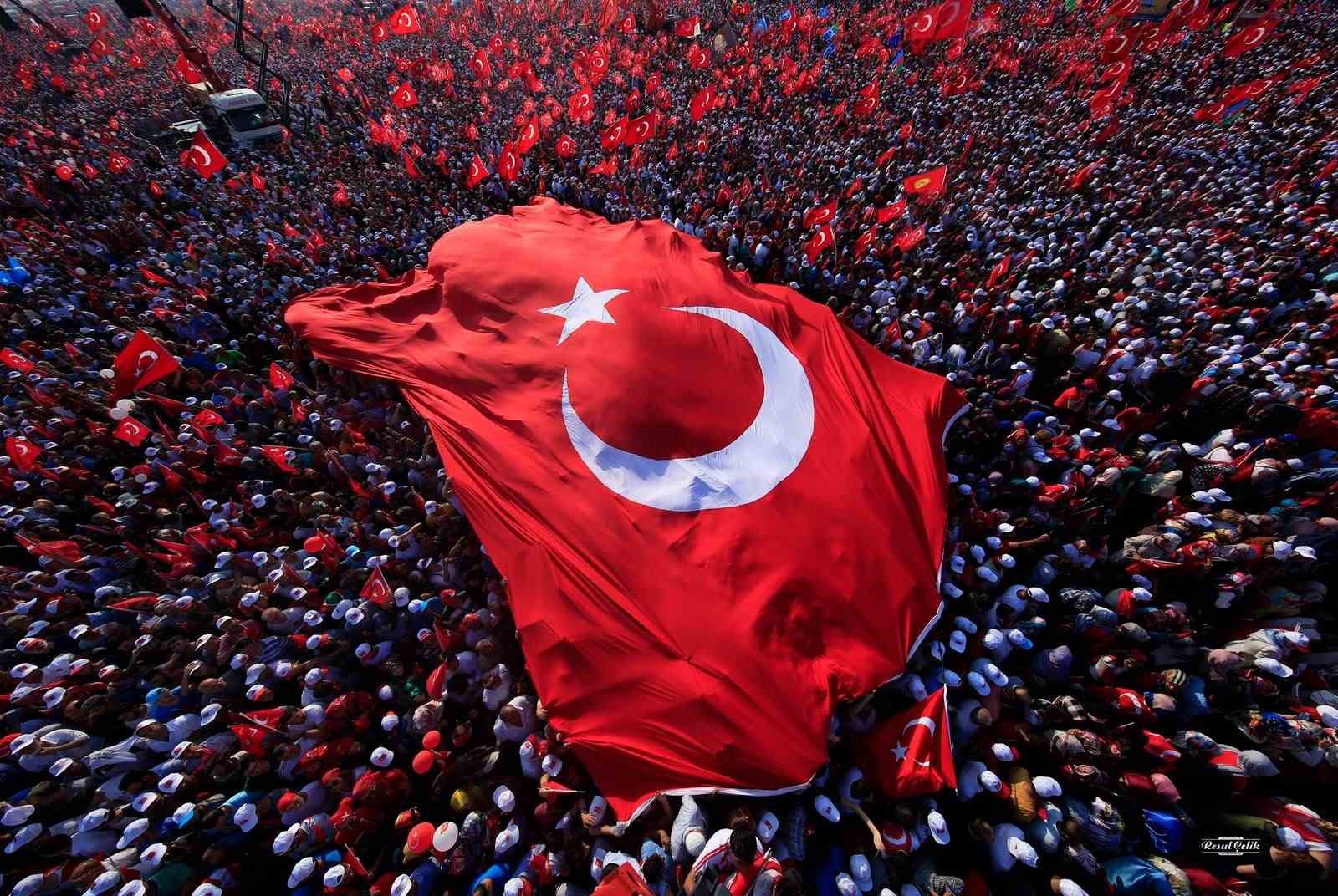 Esenler’de "Al Sancağın Gölgesinde Anadolu" fotoğraf sergisi açıldı