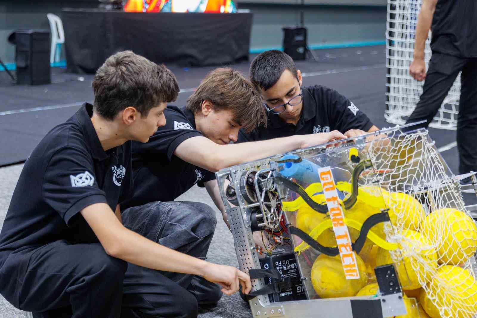 Gençlerin geliştirdiği robotlar Yıldız’da parkura çıkıyor
