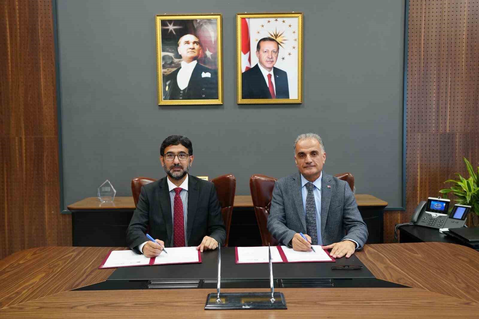 Sakarya Üniversitesi ile Pakistanlı IMSciences arasında uluslararası iş birliği
