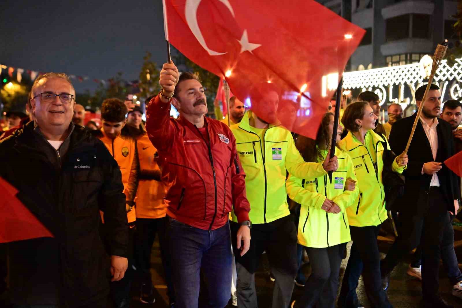 Bahçelievler’de Cumhuriyet’in 103’üncü yıl dönümü coşkuyla kutlandı
