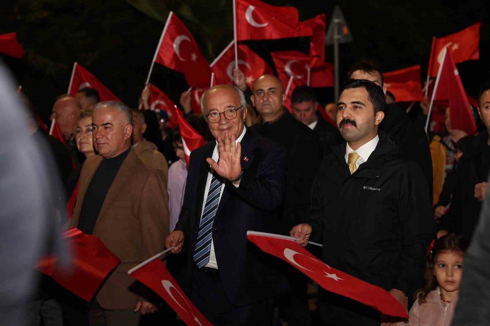 Şile’de 29 Ekim coşkusu Cumhuriyet Bayramı korteji ve Tuğba Yurt konseriyle yaşandı
