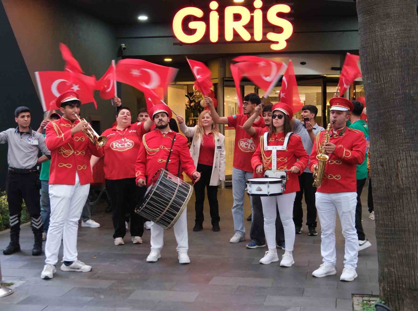 103 bin bayraklı kutlama, 103 bin çocuğa etkinlik
