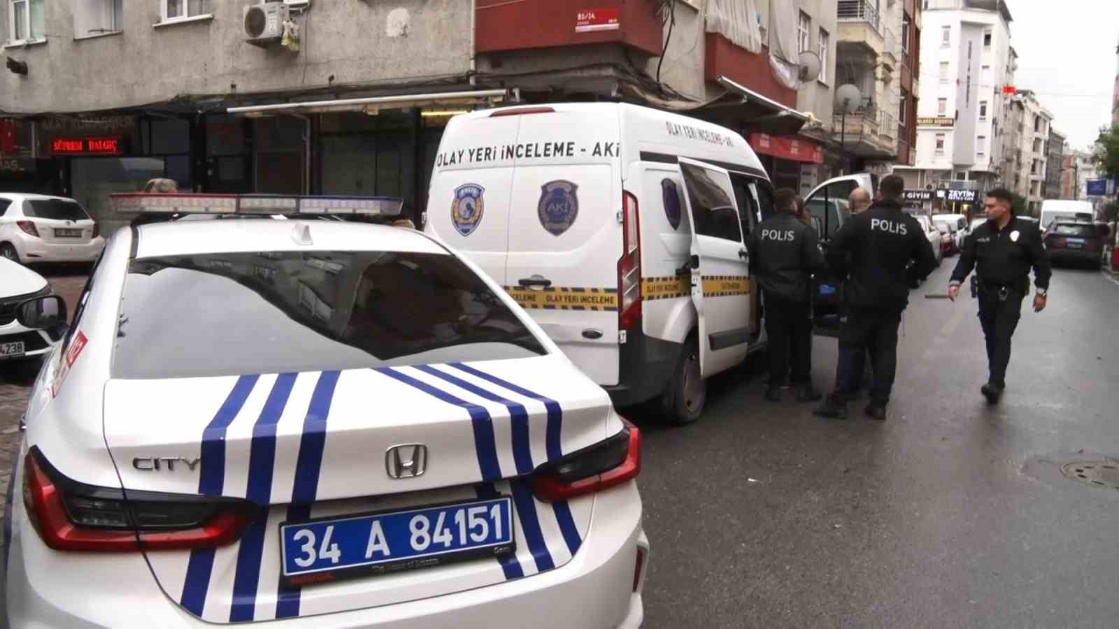 Zeytinburnu’nda esnaf ile haraç şüphelisi arasında silahlı kovalamaca