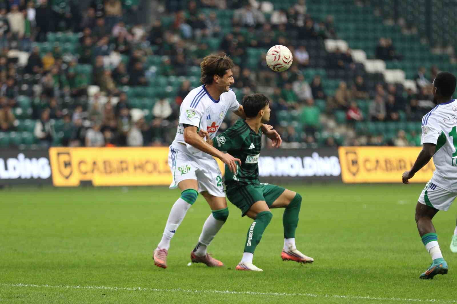 Trendyol Süper Lig: Kocaelispor: 0 - Çaykur Rizespor: 0 (İlk yarı)
