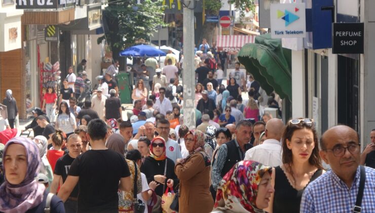 Çarşıda iğne atsan yere düşmez