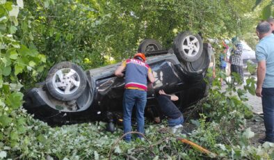 Sakarya’da otomobil şarampole yuvarlandı: 6 yaralı