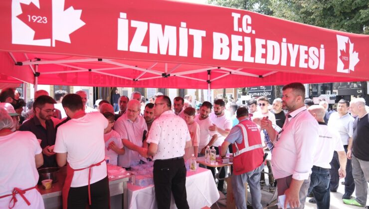 İzmit Belediyesi, şehitler için helva ve cüz dağıttı