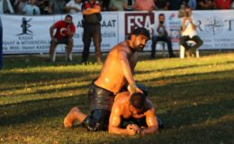 Akbalık Yağlı Güreşleri Başpehlivanı Serhat Gökmen oldu