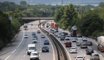 Anadolu Otoyolu Sakarya geçişinde akıcı yoğunluk yaşanıyor