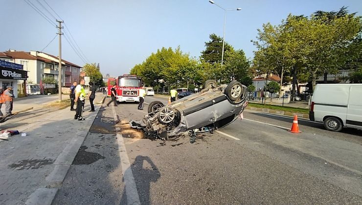 Kontrolden çıkan otomobil durağa girdi: 1 ölü, 3 yaralı