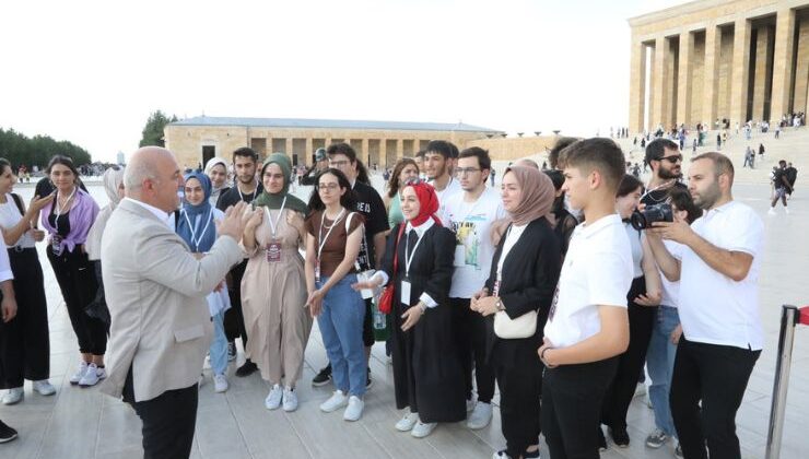 Başkan Bıyık, zaferin 100. yılında gençlerle Anıtkabir’e gitti