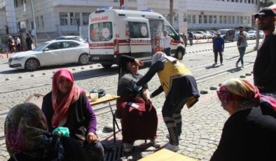 Husumetliler cami avlusunda kavga etti: 1 kişi makasla yaralandı