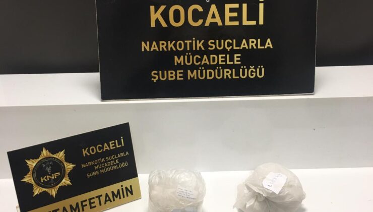 Durdurulan araçtan 2 kilo uyuşturucu çıktı