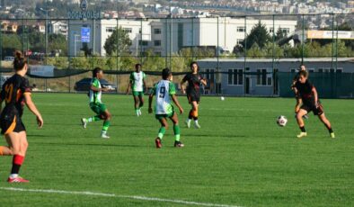 Ödünç ayakkabılarla Galatasaray’ı devirdiler