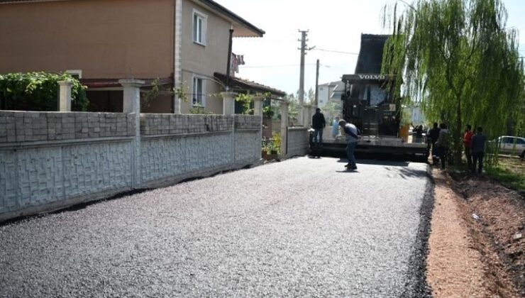 Kartepe’de 8 sokak asfaltlandı