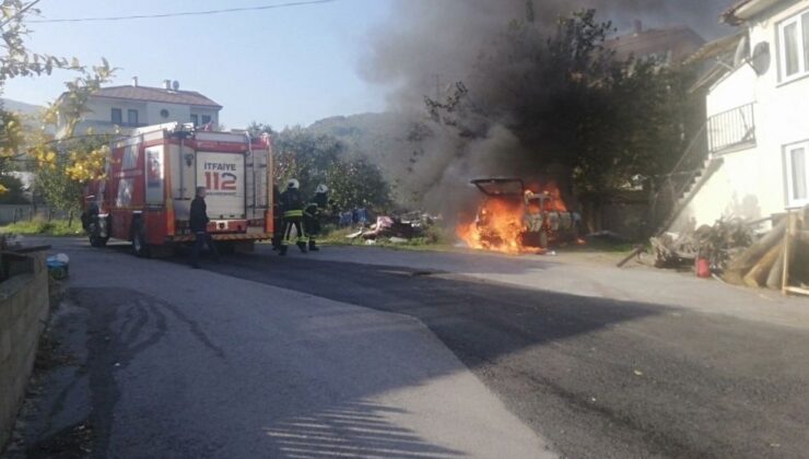 Park halindeki otomobil alev alev yandı