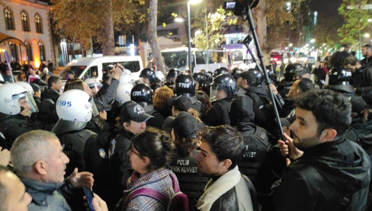 İzinsiz yürümek isteyen gruba polis müdahalesi