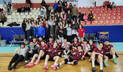 Yeni kurulan voleybol takımı, ilk maçından galibiyetle ayrıldı