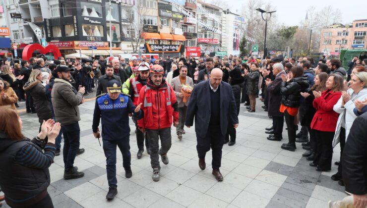 İZBAK ekipleri alkışlarla karşılandı