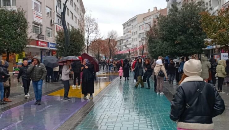 Bolu’da deprem vatandaşları sokağa döktü