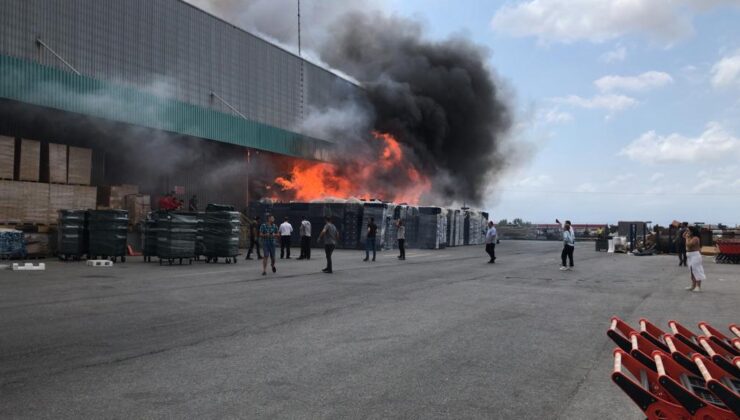 Korkutan yangın: Migros’un deposu alevlere teslim oldu