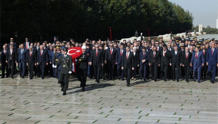 Devlet erkanı Ata’nın huzurunda