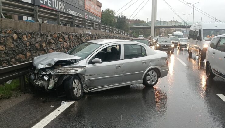 Yağış sebebiyle otomobil bariyerlere çarptı: 1 yaralı 