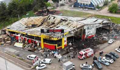 Yangında küle dönen marketin hasarı havadan görüntülendi