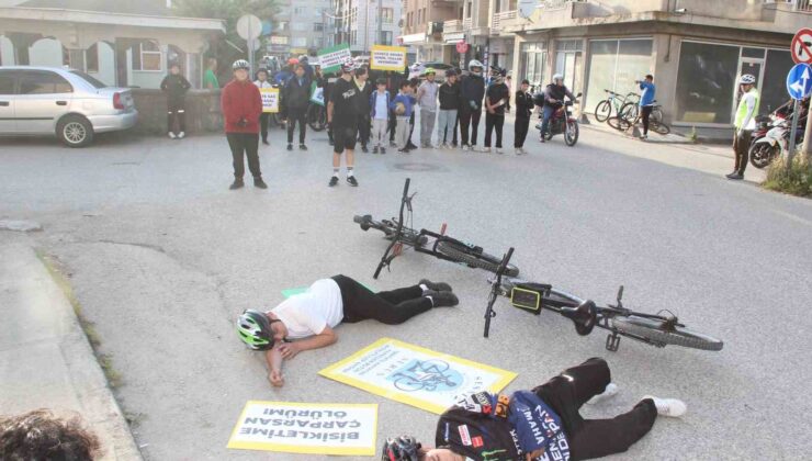 Bisikletliler, önce sessiz sürüş yaptı ardından kazada ölen bisiklet sürücüsünü andı