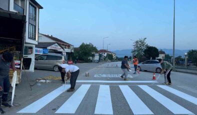 Çilimli Belediyesi yaya ve yol çizgilerini yeniliyor