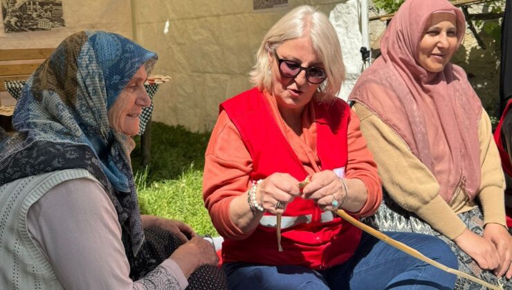 Kızılay gönüllüleri, köydelerdeki anneleri unutmadı