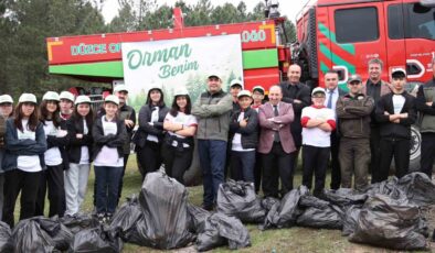 Vali Aslan öğrencilerle ormanda temizlik yaptı