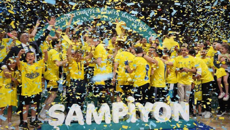 Basketbol Süper Ligi’nde şampiyon Fenerbahçe Beko kupasını aldı