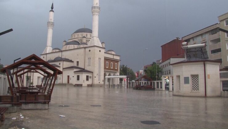 İstanbul Anadolu Yakası’nda sağanak yağış etkili oluyor