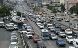 İstanbul’da bayram tatili başlamasıyla trafikte yoğunluk yaşanıyor