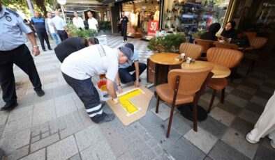 Bakırköy Belediyesi zabıta ekiplerinden işletmelerin kaldırım işgaline karşı çalışma