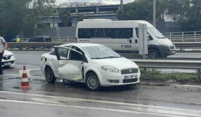 Belediye otobüsü ile otomobil çarpıştı: 2 yaralı