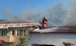 Boş binada başlayan yangın, atölyeye sıçradı