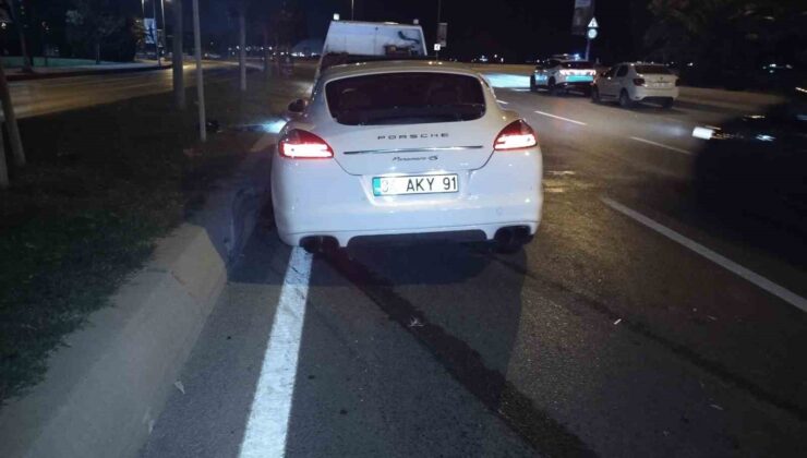 Pendik’te otomobilin çarptığı motosiklet, kontrolden çıkarak park halindeki araca çarptı: 1 yaralı